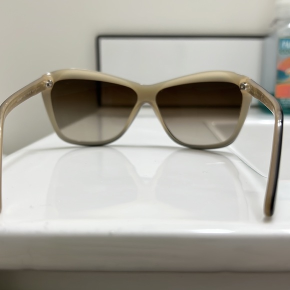 Authentic vintage Chanel two tone sunglasses - Picture 3 of 6